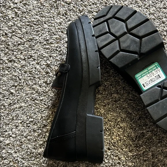 SOUL Naturalizer Black Loafers with Gold Chain - Picture 5 of 9